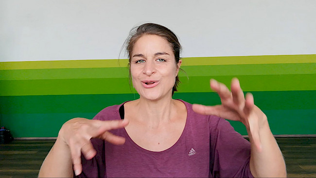 Kooomisch Sprechen - Qi Gong - Strecken mit Freude