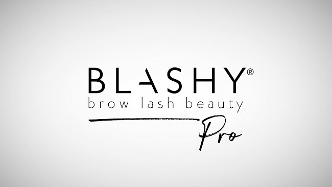 Check mit dem Wimpernspiegel