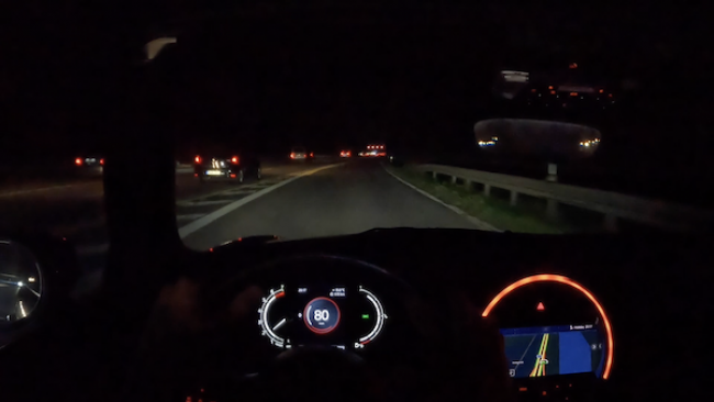 Bei Nacht, offen durch Leverkusen