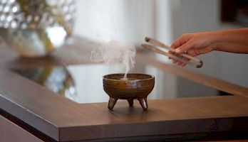 Hausräucherung – Räume reinigen, Energie klären