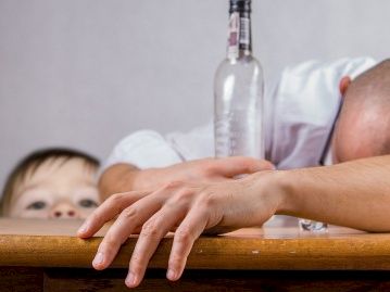 Alkoholismus - Wenn "lustig" zum Problem wird! Verstehen und Hilfe für Angehörige.