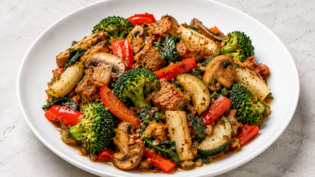 Würzige Soja-Mangold-Pfanne mit Brokkoli, Schwarzwurzel, Paprika und Champignons