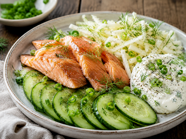 95. Low-Carb-Rezept: Forellen-Kohlrabi-Teller mit Meerrettich-Quark