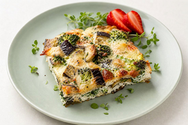 Vegetarischer Auberginen-Brokkoli-Eiweiß-Auflauf mit Harzer Käse
