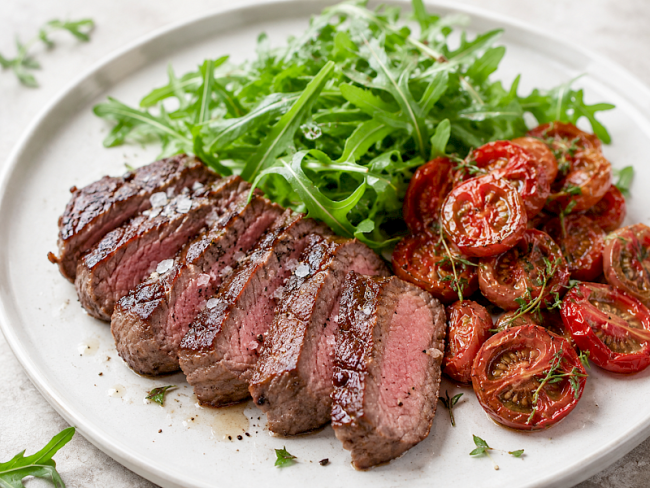 15. Rumpsteak mit Ofentomaten & Rucola