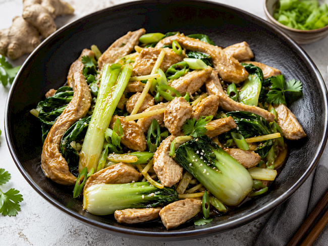16. Puten-Pak-Choi-Wok mit Ingwer