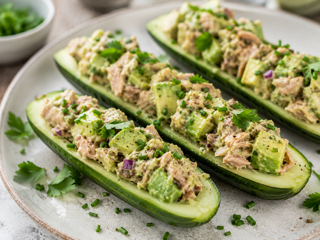 39. Thunfisch-Gurken-Schiffchen mit Avocado