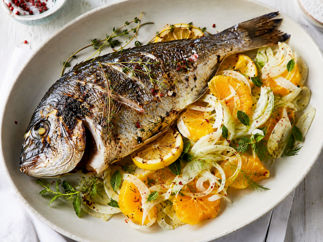 44. Dorade vom Grill mit Fenchel-Orangen-Salat