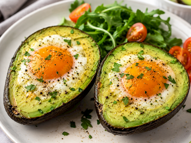 92. Gebackene Avocado-Ei-Boote