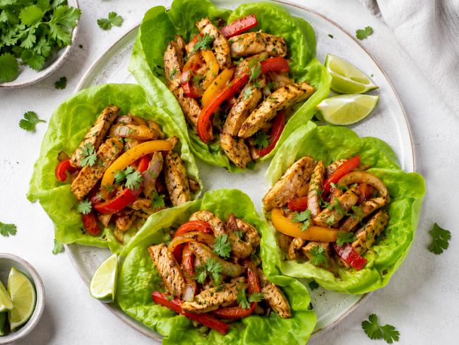 132. Hähnchen-Fajita-Pfanne im Salatblatt