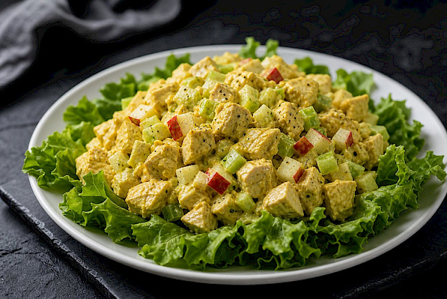 147. Curry-Hähnchensalat mit Apfel & Sellerie