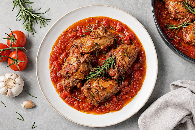 153. Kaninchen in Tomaten-Rosmarin-Sauce