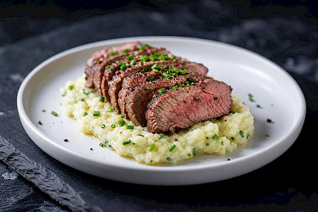 183. Rinderhüftsteak mit Kohlrabi-Stampf