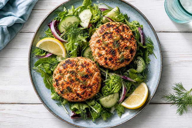 191. Lachs-Burger-Patties auf Salat
