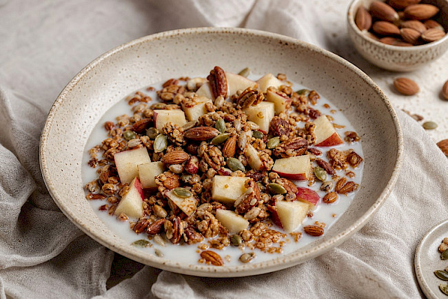 196. Paleo-Knuspermüsli mit Apfel & Kokosmilch