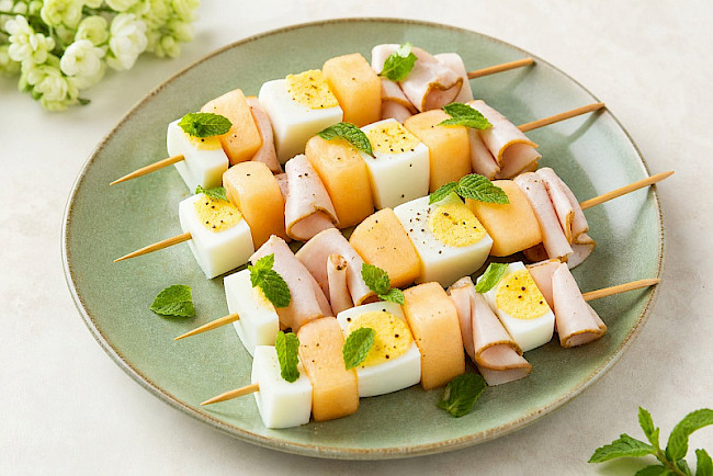 235. Frühstücks-Spieße mit Ei, Melone & Pute