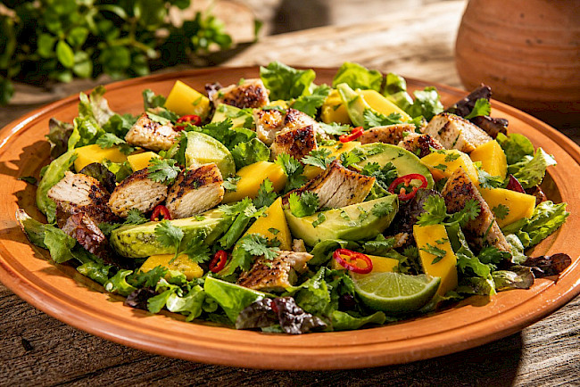 236. Hähnchen-Mango-Salat mit Limette & Chili