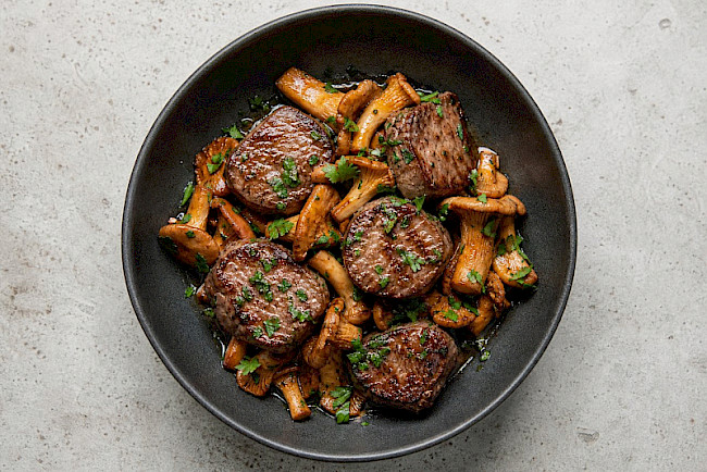 245. Rinderfilet-Medaillons mit Pfifferlingen