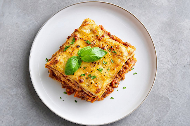 Vegane Lasagne mit Sojabolognese und Cashew-Béchamel