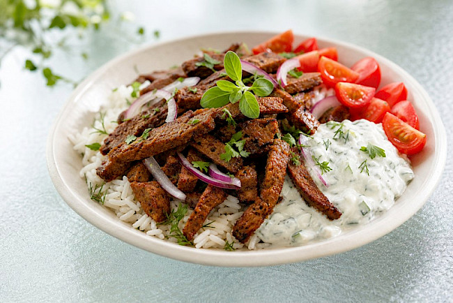 Seitan-Gyros mit Reis und Soja-Zaziki