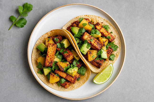 Tofu-Tacos „al Pastor" mit Ananas und Avocado