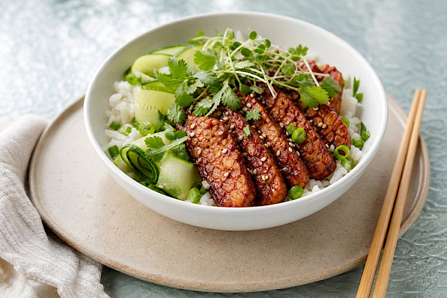Tempeh-Reis-Bowl „Korean BBQ" mit Gochujang