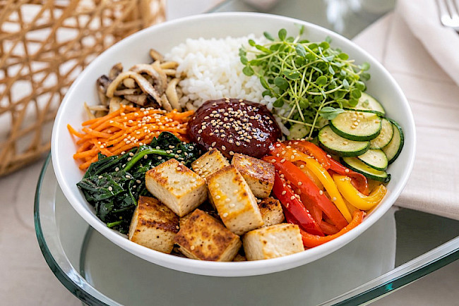 Vegane Bibimbap mit Tofu