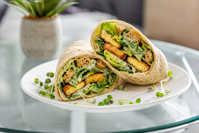 Tofu-Wrap „Caesar" mit Knusper-Croutons