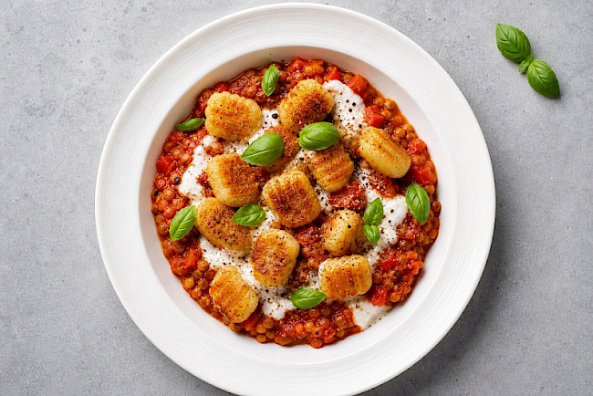 Gnocchi mit Tomaten-Linsen-Ragù