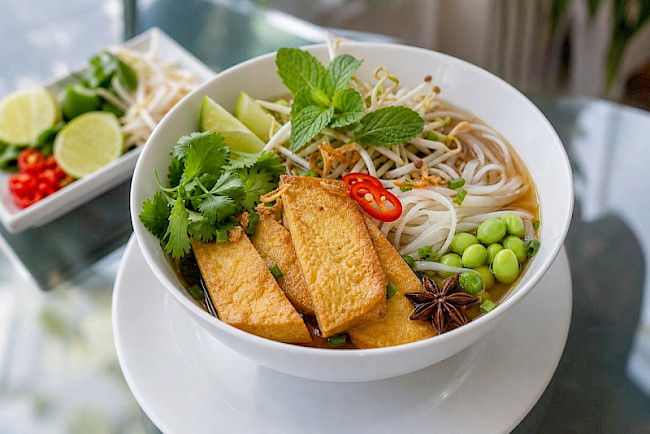 Vegane Pho mit Tofu