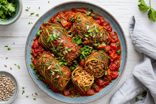 Vegane Kohlrouladen mit Soja-Reis-Füllung