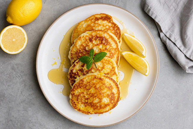 Ricotta-Pancakes mit Zitrone und Honig