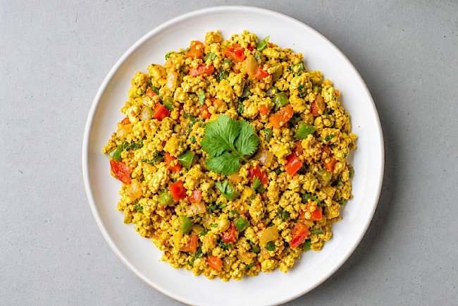 Paneer-Bhurji mit Gemüse