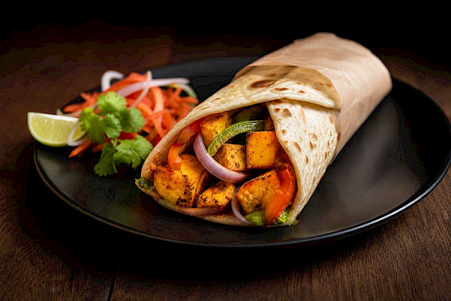 Kati Roll mit Paneer (indischer Wrap)