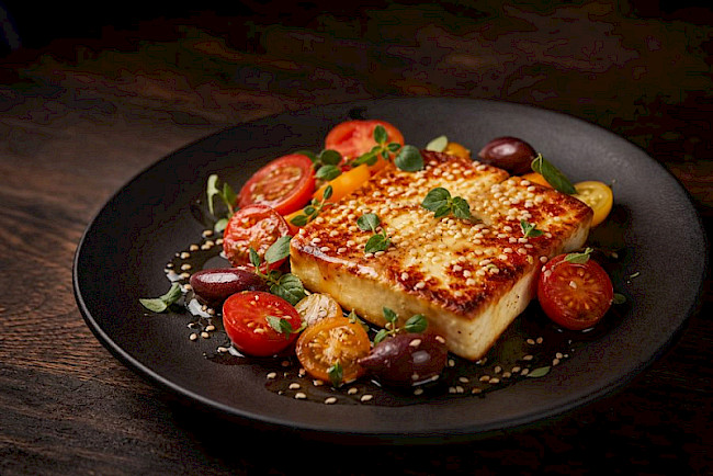 Saganaki mit Honig und Sesam
