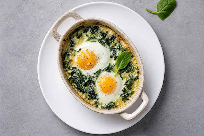 Œufs en cocotte mit Spinat und Sahne