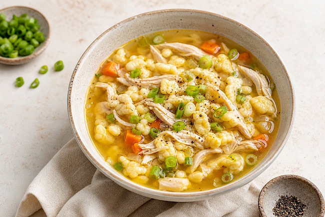 Paleo · Hühnersuppe mit Ei-Tropfen