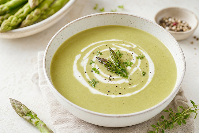 Low-Carb · Feine Spargelcremesuppe