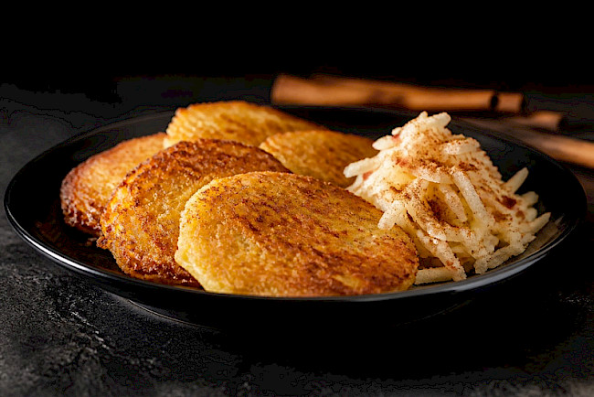 Knusprige Kartoffelpuffer mit frischem Apfel-Zimt