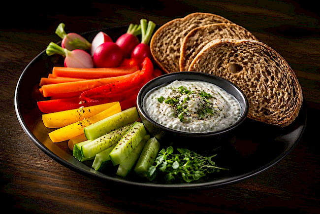 Gemüsesticks mit Kräuterquark-Dip