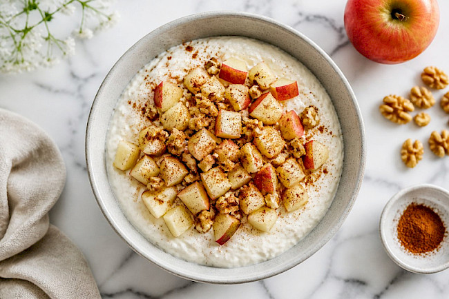 2. Protein-Quarkschale mit Apfel und Walnuss