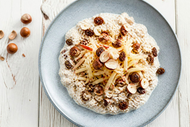 11. Bircher Müsli mit Quark und Apfel