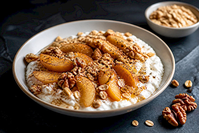 35. Warmer Apfel-Zimt-Quark mit Haferknusper
