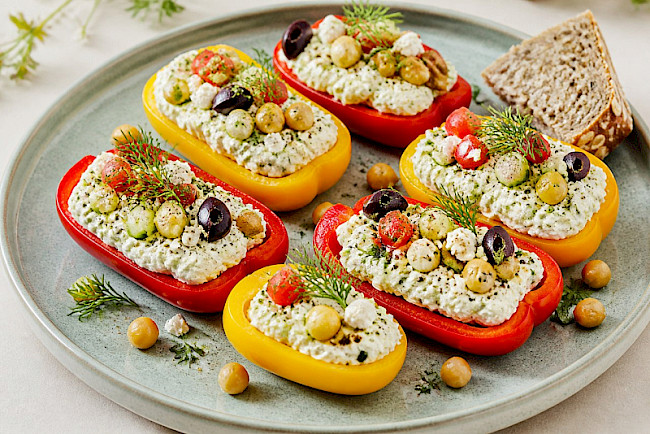 247. Gefüllte Paprikasticks mit Feta-Quark-Creme
