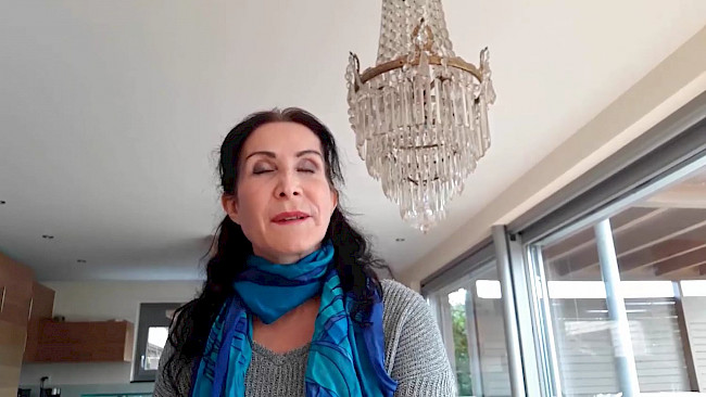 58. Tag Energie aufladen_Übung farbige Treppe