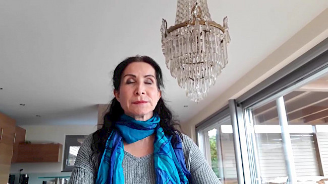 58. Tag Energie aufladen_Übung farbige Treppe