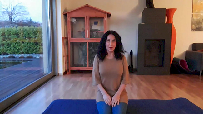 111. Tag Aggressionen abbauen_Yogaübung brüllender Löwe