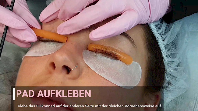 Lektion 3 - Wimpern auf Silikonpad Hochziehen