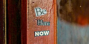 In der Gegenwart leben