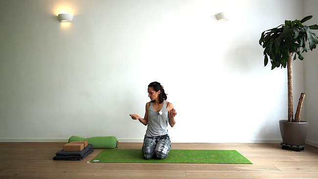 049: Zyklus-Selbstfürsorge "Yoga während der Menstruation"